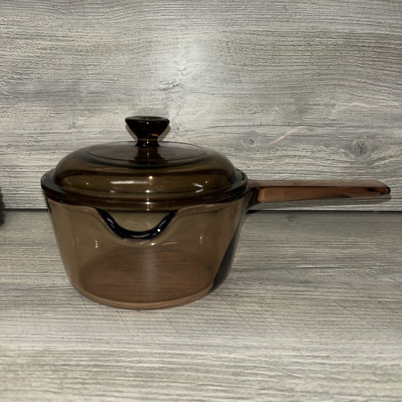 Vintage Corning Visions 1 Liter Sauce Pour Spout Pot Amber Pyrex Lid USA (E1) - Picture 1 of 10